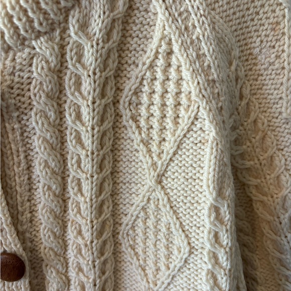 Vintage Irish knit cardigan with wooden buttons - Picture 5 of 6
